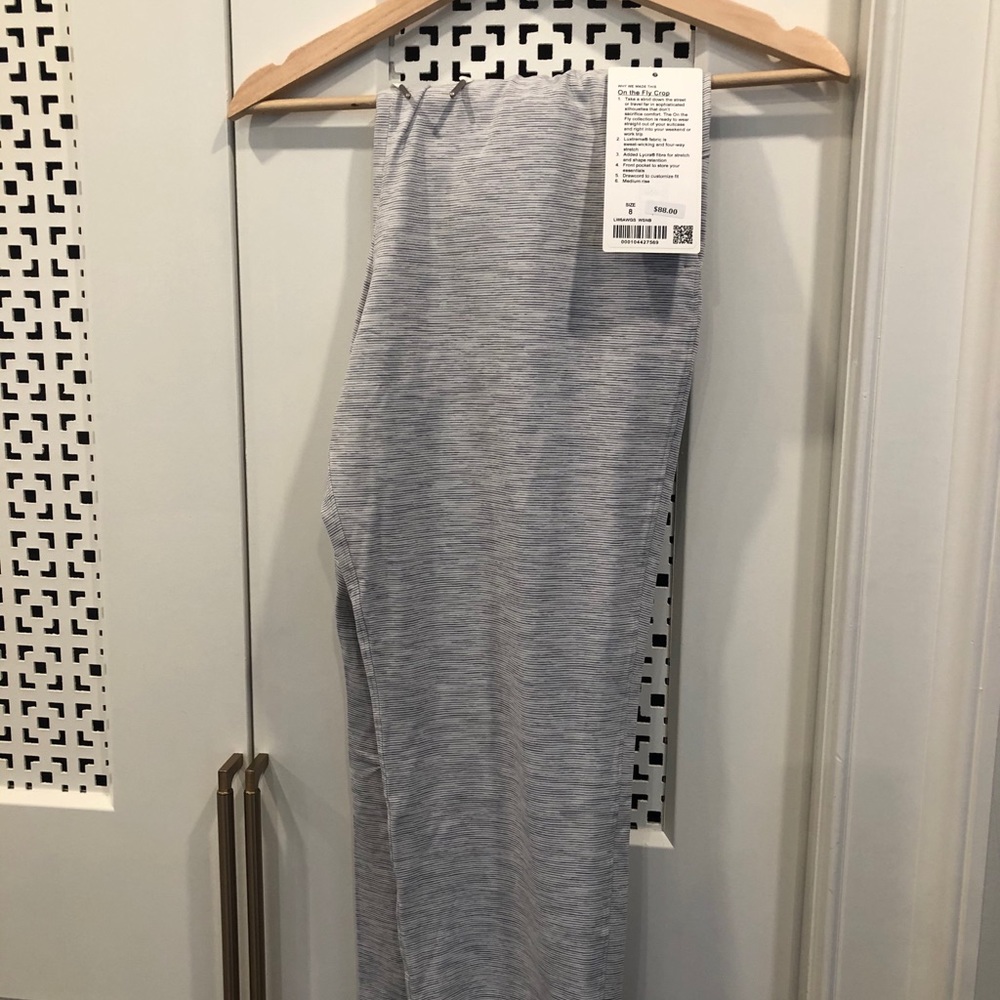 NWT - lululemon crop pants - size 8